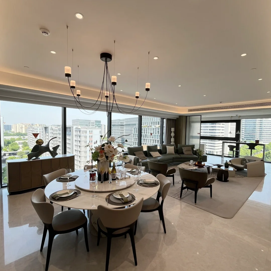 Catenary ceiling chandelier with curved black arms and cylindrical fabric light shades